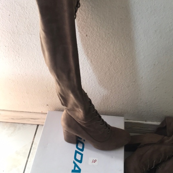 High heel lace up boots - Picture 3 of 3